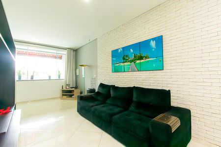 Casa à venda com 210m², 3 quartos e 2 vagas Casa à venda com 210m², 3 quartos e 2 vagasSala