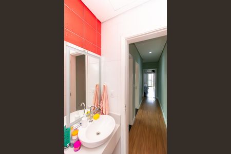 Casa à venda com 210m², 3 quartos e 2 vagas Casa à venda com 210m², 3 quartos e 2 vagasBanheiro social