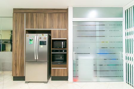 Casa à venda com 210m², 3 quartos e 2 vagas Casa à venda com 210m², 3 quartos e 2 vagasCozinha e Área de Serviço