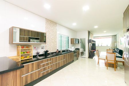 Casa à venda com 210m², 3 quartos e 2 vagas Casa à venda com 210m², 3 quartos e 2 vagasCozinha