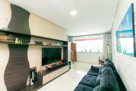 Casa à venda com 210m², 3 quartos e 2 vagas Casa à venda com 210m², 3 quartos e 2 vagasSala