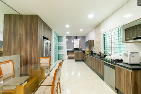Casa à venda com 210m², 3 quartos e 2 vagas Casa à venda com 210m², 3 quartos e 2 vagasCozinha