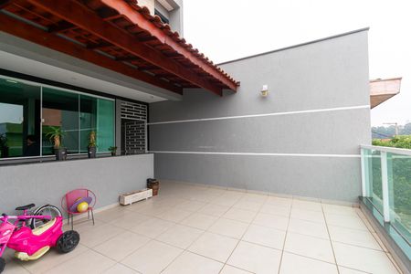 Casa à venda com 210m², 3 quartos e 2 vagas Casa à venda com 210m², 3 quartos e 2 vagasVaranda