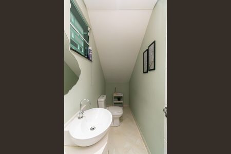 Casa à venda com 210m², 3 quartos e 2 vagas Casa à venda com 210m², 3 quartos e 2 vagasLavabo