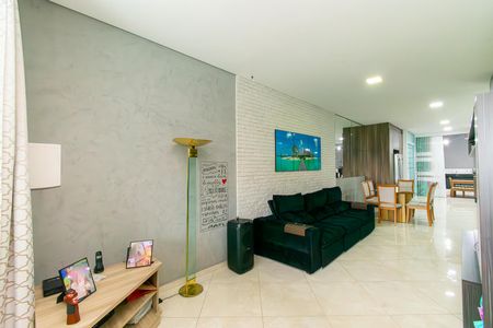 Casa à venda com 210m², 3 quartos e 2 vagas Casa à venda com 210m², 3 quartos e 2 vagasSala