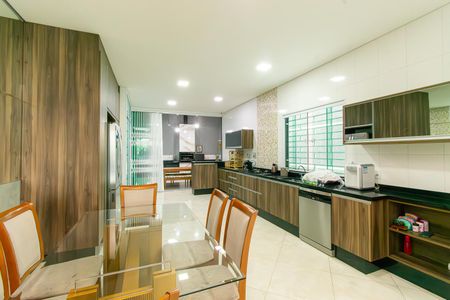 Casa à venda com 210m², 3 quartos e 2 vagas Casa à venda com 210m², 3 quartos e 2 vagasCozinha