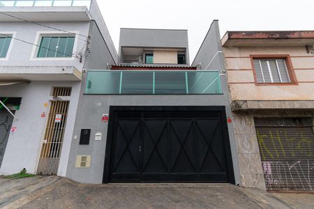 Casa à venda com 210m², 3 quartos e 2 vagas Casa à venda com 210m², 3 quartos e 2 vagasFachada