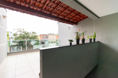Casa à venda com 210m², 3 quartos e 2 vagas Casa à venda com 210m², 3 quartos e 2 vagasVaranda