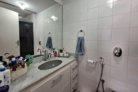 Apartamento à venda com 185m², 3 quartos e 2 vagas Apartamento à venda com 185m², 3 quartos e 2 vagasBanheiro 1