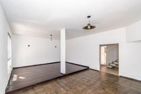 Casa à venda com 300m², 4 quartos e sem vaga Casa à venda com 300m², 4 quartos e sem vagaSala