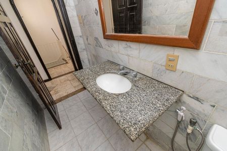 Casa à venda com 300m², 4 quartos e sem vaga Casa à venda com 300m², 4 quartos e sem vagaBanheiro Social 2