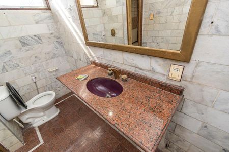 Casa à venda com 300m², 4 quartos e sem vaga Casa à venda com 300m², 4 quartos e sem vagaBanheiro da Suíte 1