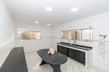 Casa à venda com 300m², 4 quartos e sem vaga Casa à venda com 300m², 4 quartos e sem vagaCozinha