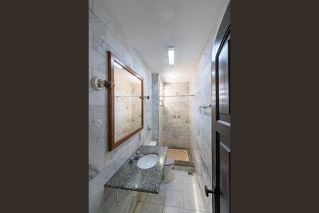 Casa à venda com 300m², 4 quartos e sem vaga Casa à venda com 300m², 4 quartos e sem vagaBanheiro Social 2