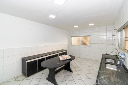 Casa à venda com 300m², 4 quartos e sem vaga Casa à venda com 300m², 4 quartos e sem vagaCozinha