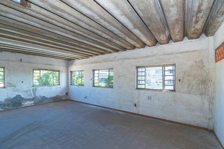 Casa à venda com 300m², 4 quartos e sem vaga Casa à venda com 300m², 4 quartos e sem vagaTerraço