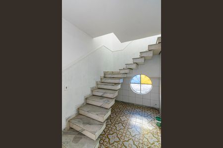 Casa à venda com 300m², 4 quartos e sem vaga Casa à venda com 300m², 4 quartos e sem vagaSala - Acesso ao 2º andar