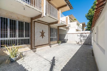Casa à venda com 300m², 4 quartos e sem vaga Casa à venda com 300m², 4 quartos e sem vagaVaranda e Garagem