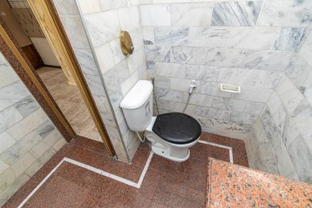 Casa à venda com 300m², 4 quartos e sem vaga Casa à venda com 300m², 4 quartos e sem vagaBanheiro da Suíte 1