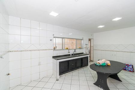 Casa à venda com 300m², 4 quartos e sem vaga Casa à venda com 300m², 4 quartos e sem vagaCozinha