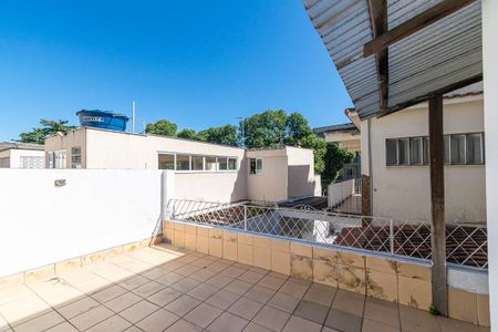Casa à venda com 300m², 4 quartos e sem vaga Casa à venda com 300m², 4 quartos e sem vagaVaranda dos fundos