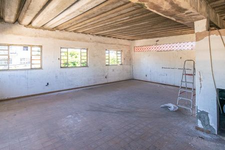 Casa à venda com 300m², 4 quartos e sem vaga Casa à venda com 300m², 4 quartos e sem vagaTerraço