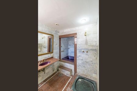 Casa à venda com 300m², 4 quartos e sem vaga Casa à venda com 300m², 4 quartos e sem vagaBanheiro da Suíte 1