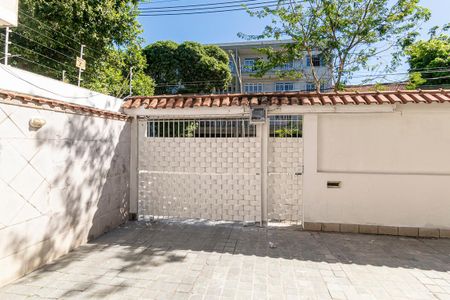 Varanda e Garagem - Portão automático de casa para alugar com 4 quartos, 300m² em Olaria, Rio de Janeiro