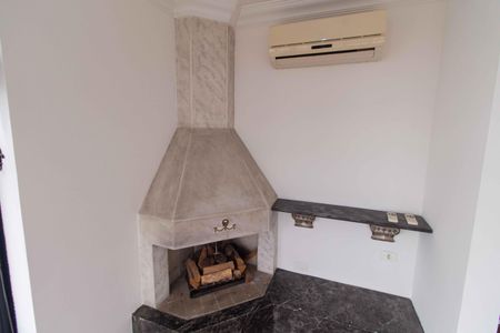 Lareira da Sala de apartamento para alugar com 2 quartos, 125m² em Vila Mariana, São Paulo