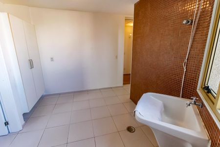 Apartamento para alugar com 250m², 4 quartos e sem vaga Apartamento para alugar com 250m², 4 quartos e sem vagaÁrea de Serviço