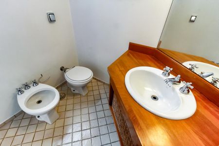 Apartamento para alugar com 250m², 4 quartos e sem vaga Apartamento para alugar com 250m², 4 quartos e sem vagaBanheiro da Suíte 2