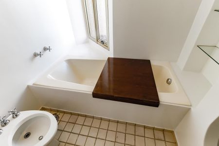 Apartamento para alugar com 250m², 4 quartos e sem vaga Apartamento para alugar com 250m², 4 quartos e sem vagaBanheiro da Suíte 3 - banheira