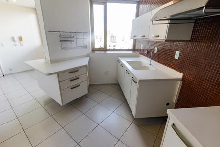 Apartamento para alugar com 250m², 4 quartos e sem vaga Apartamento para alugar com 250m², 4 quartos e sem vagaCozinha - Armários