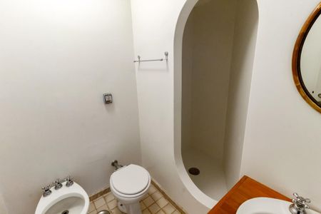 Apartamento para alugar com 250m², 4 quartos e sem vaga Apartamento para alugar com 250m², 4 quartos e sem vagaBanheiro da Suíte 1