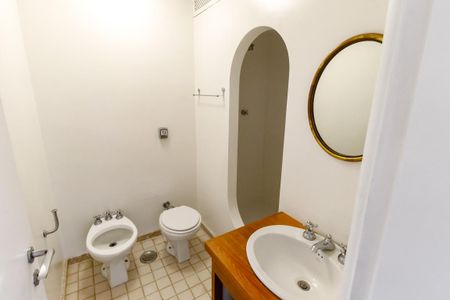 Apartamento para alugar com 250m², 4 quartos e sem vaga Apartamento para alugar com 250m², 4 quartos e sem vagaBanheiro da Suíte 1