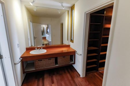 Apartamento para alugar com 250m², 4 quartos e sem vaga Apartamento para alugar com 250m², 4 quartos e sem vagaBanheiro da Suíte 3