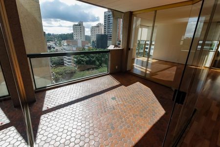 Apartamento para alugar com 250m², 4 quartos e sem vaga Apartamento para alugar com 250m², 4 quartos e sem vagaVaranda