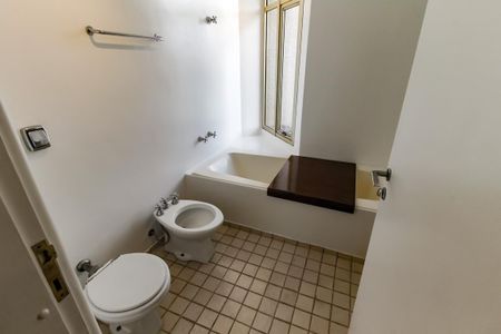 Banheiro da Suíte 3 de apartamento para alugar com 4 quartos, 250m² em Paineiras do Morumbi, São Paulo