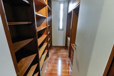 Apartamento para alugar com 250m², 4 quartos e sem vaga Apartamento para alugar com 250m², 4 quartos e sem vagaCloset da suíte 3