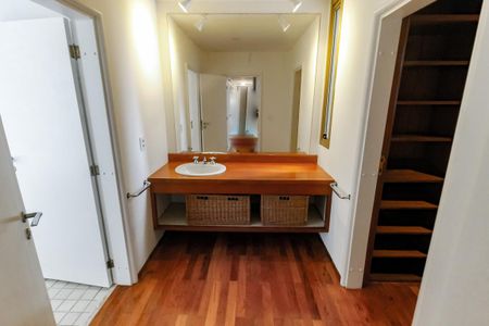 Apartamento para alugar com 250m², 4 quartos e sem vaga Apartamento para alugar com 250m², 4 quartos e sem vagaBanheiro da Suíte 3