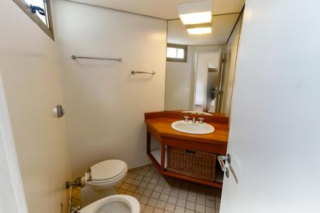Apartamento para alugar com 250m², 4 quartos e sem vaga Apartamento para alugar com 250m², 4 quartos e sem vagaBanheiro da Suíte 2