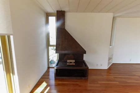 Apartamento para alugar com 250m², 4 quartos e sem vaga Apartamento para alugar com 250m², 4 quartos e sem vagaDetalhe - Sala 3 (Lareira)
