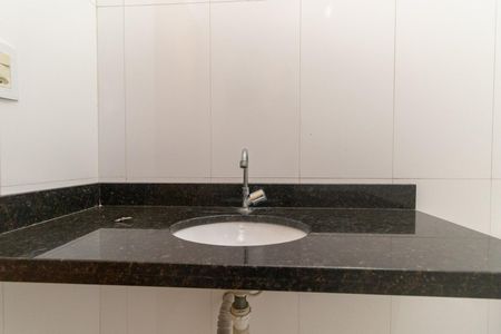 Apartamento para alugar com 50m², 2 quartos e sem vaga Apartamento para alugar com 50m², 2 quartos e sem vagaBanheiro social