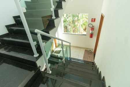 Apartamento para alugar com 50m², 2 quartos e sem vaga Apartamento para alugar com 50m², 2 quartos e sem vagaEscada de Entrada