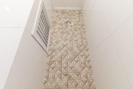 Banheiro social de apartamento para alugar com 2 quartos, 50m² em Vila Ema, São Paulo