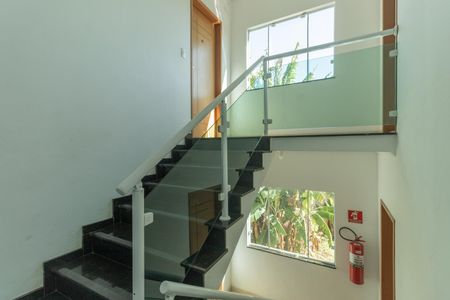 Escada de Entrada de apartamento para alugar com 2 quartos, 50m² em Vila Ema, São Paulo