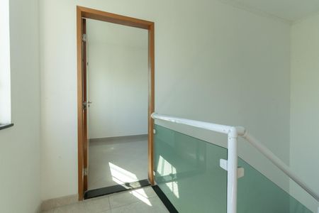 Apartamento para alugar com 50m², 2 quartos e sem vaga Apartamento para alugar com 50m², 2 quartos e sem vagaEscada de Entrada
