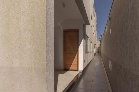 Corredor lateral de acesso de apartamento para alugar com 2 quartos, 50m² em Vila Ema, São Paulo