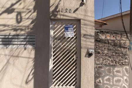Placa instalada de apartamento para alugar com 2 quartos, 50m² em Vila Ema, São Paulo