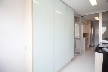 Apartamento à venda com 122m², 3 quartos e 2 vagas Apartamento à venda com 122m², 3 quartos e 2 vagasÁrea de Serviço